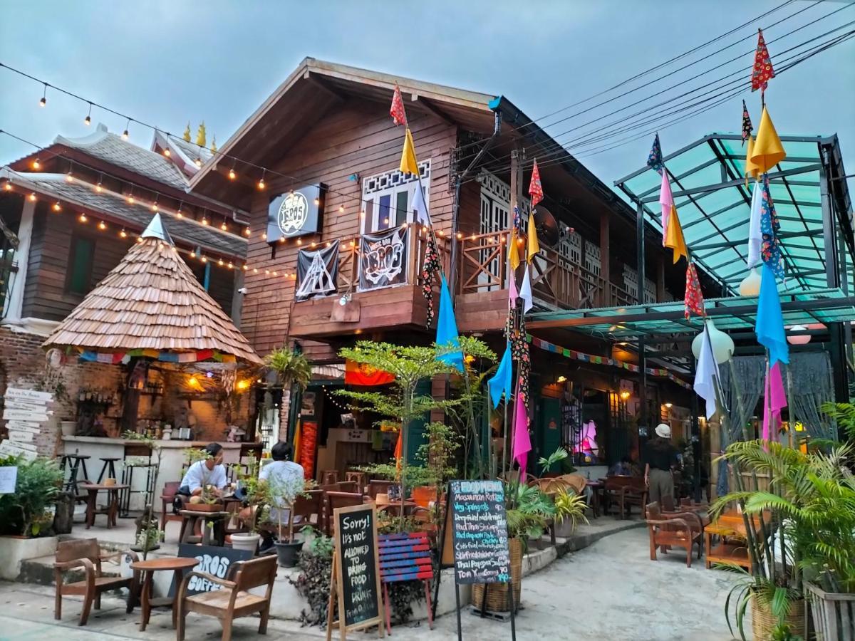 Hostel And Music Bar Bros Pai Bagian luar foto